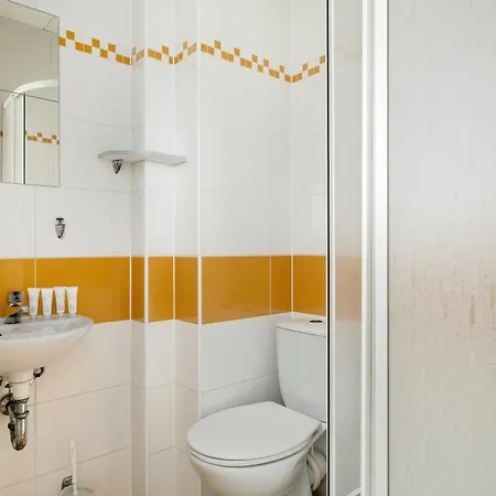 Functional With Ac Lechicka Very Berry By Renters *