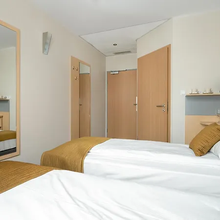 Lejlighed Functional With Ac Lechicka Very Berry By Renters Poznań