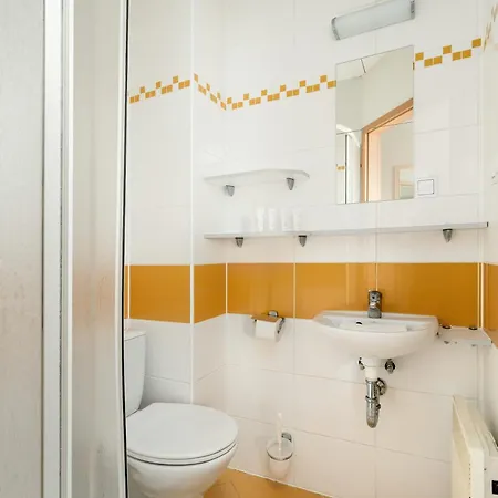 Апартаменты Functional With Ac Lechicka Very Berry By Renters